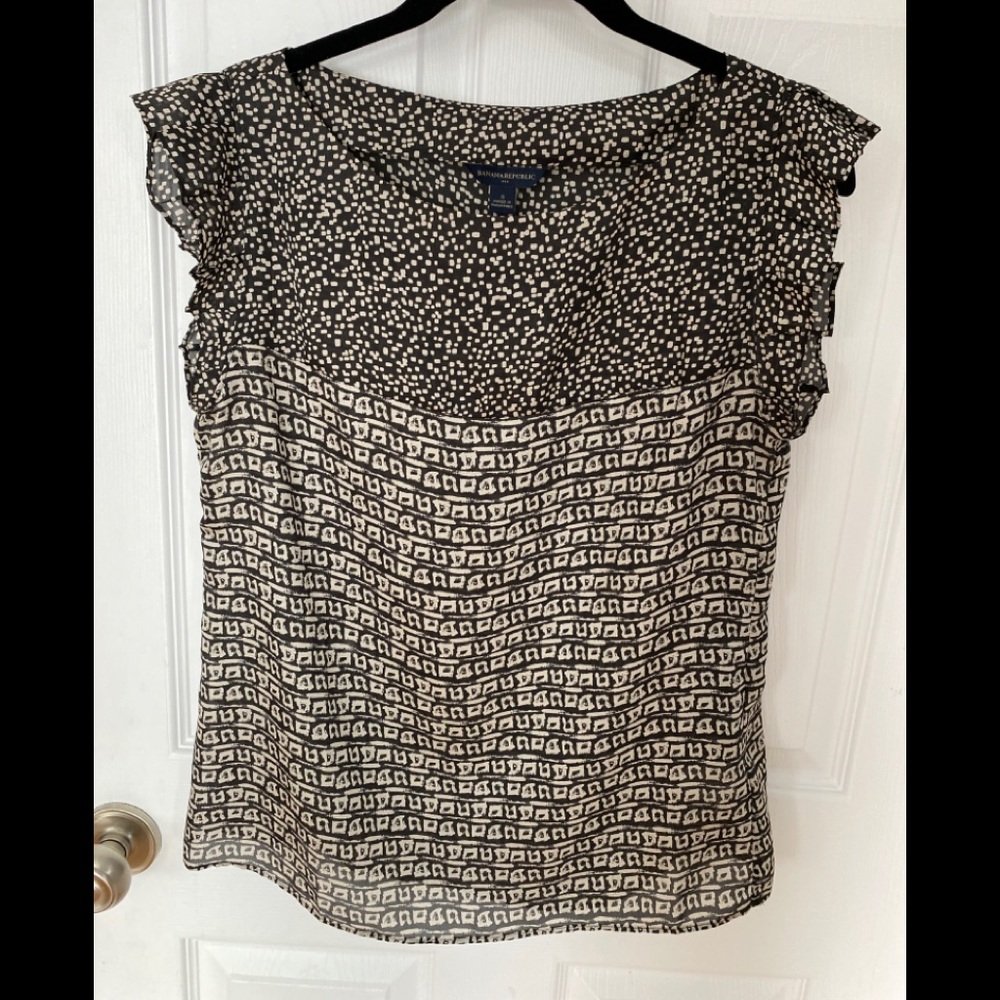 Banana Republic Cream And Black Print top Size S